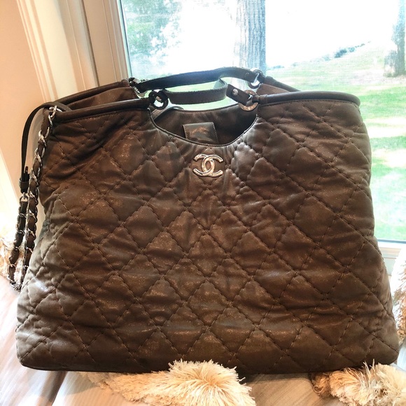 Authentic JUMBO Chanel Iridescent Tote - Picture 7 of 12